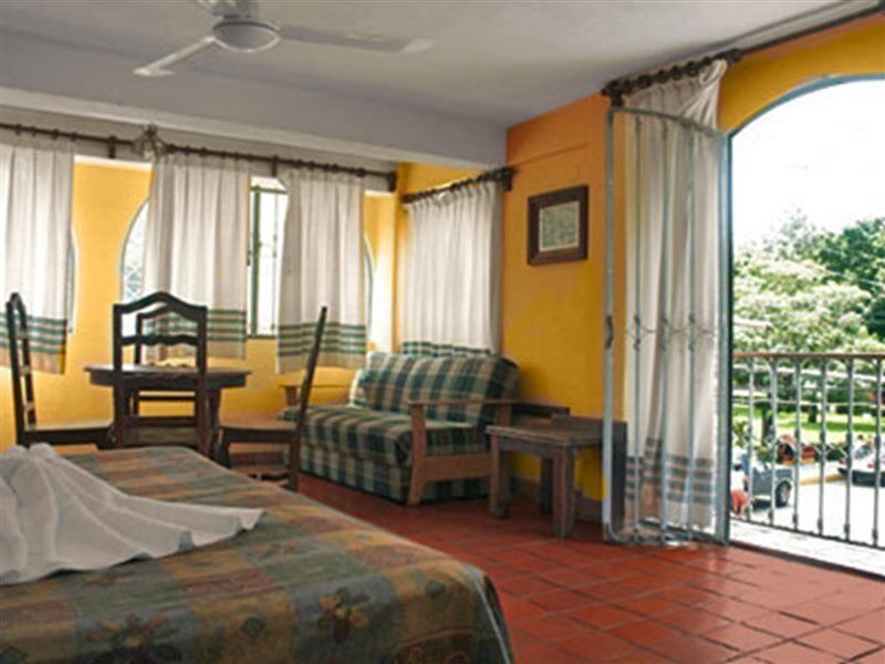 فندق Casa Shaguiba Crucecita  المظهر الخارجي الصورة